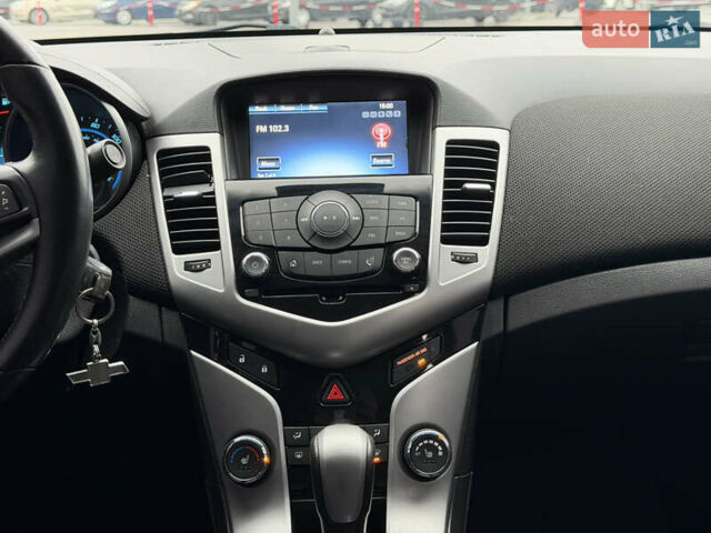 Черный Шевроле Круз, объемом двигателя 1.4 л и пробегом 243 тыс. км за 5800 $, фото 17 на Automoto.ua
