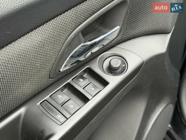 Черный Шевроле Круз, объемом двигателя 1.4 л и пробегом 243 тыс. км за 5800 $, фото 10 на Automoto.ua