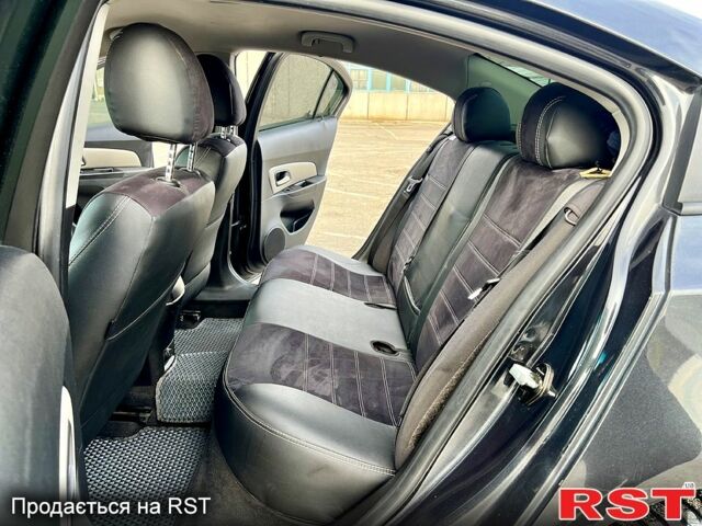 Черный Шевроле Круз, объемом двигателя 1.8 л и пробегом 235 тыс. км за 6000 $, фото 7 на Automoto.ua