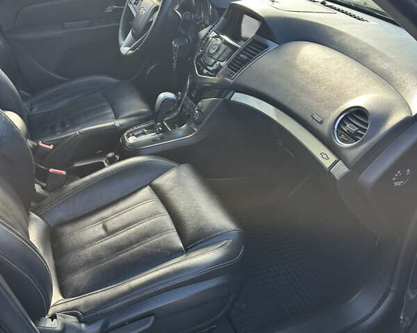 Черный Шевроле Круз, объемом двигателя 1.8 л и пробегом 123 тыс. км за 9600 $, фото 33 на Automoto.ua