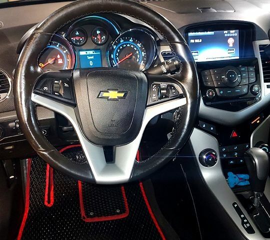 Черный Шевроле Круз, объемом двигателя 1.4 л и пробегом 153 тыс. км за 8500 $, фото 8 на Automoto.ua