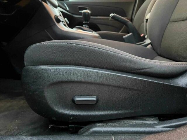 Черный Шевроле Круз, объемом двигателя 1.4 л и пробегом 172 тыс. км за 6990 $, фото 16 на Automoto.ua