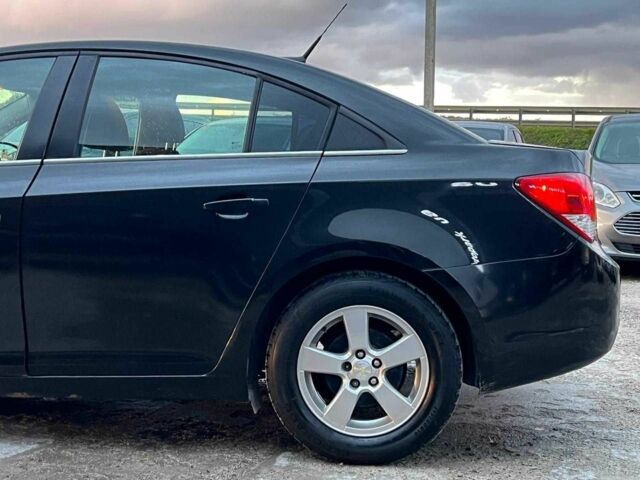 Черный Шевроле Круз, объемом двигателя 1.4 л и пробегом 172 тыс. км за 6990 $, фото 4 на Automoto.ua