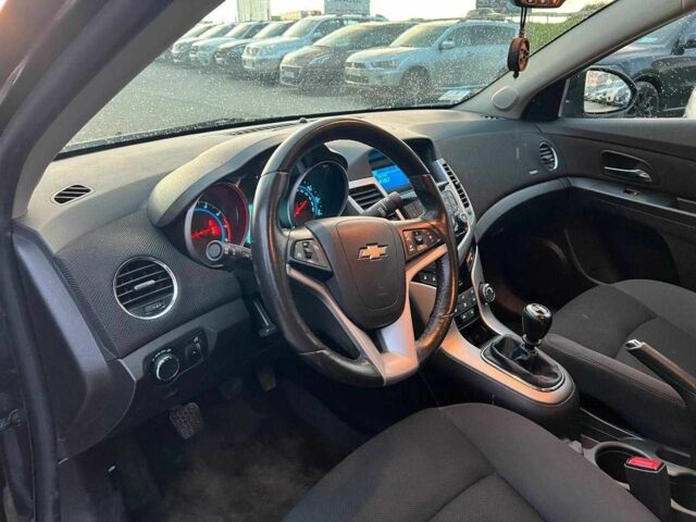 Черный Шевроле Круз, объемом двигателя 1.4 л и пробегом 172 тыс. км за 6990 $, фото 14 на Automoto.ua