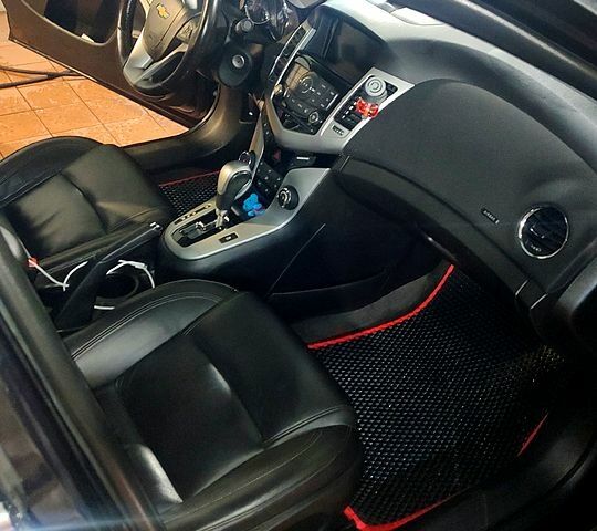 Черный Шевроле Круз, объемом двигателя 1.4 л и пробегом 153 тыс. км за 8500 $, фото 7 на Automoto.ua