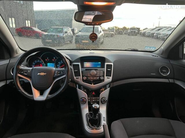 Черный Шевроле Круз, объемом двигателя 1.4 л и пробегом 172 тыс. км за 6990 $, фото 32 на Automoto.ua