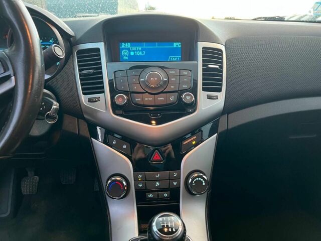 Черный Шевроле Круз, объемом двигателя 1.4 л и пробегом 172 тыс. км за 6990 $, фото 25 на Automoto.ua