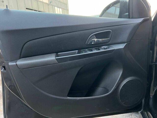 Черный Шевроле Круз, объемом двигателя 1.4 л и пробегом 172 тыс. км за 6990 $, фото 12 на Automoto.ua