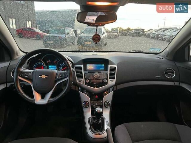 Черный Шевроле Круз, объемом двигателя 1.4 л и пробегом 172 тыс. км за 6990 $, фото 32 на Automoto.ua