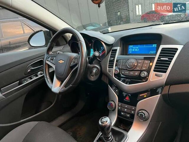 Черный Шевроле Круз, объемом двигателя 1.4 л и пробегом 172 тыс. км за 6990 $, фото 35 на Automoto.ua