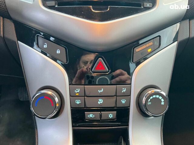 Черный Шевроле Круз, объемом двигателя 1.4 л и пробегом 172 тыс. км за 6990 $, фото 27 на Automoto.ua