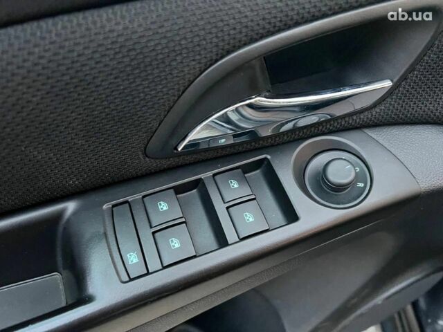 Черный Шевроле Круз, объемом двигателя 1.4 л и пробегом 172 тыс. км за 6990 $, фото 13 на Automoto.ua