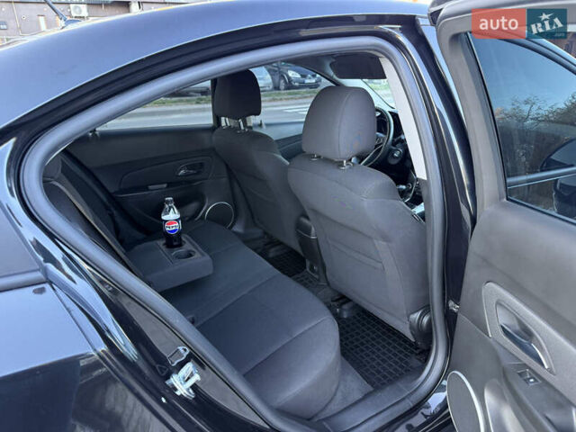 Черный Шевроле Круз, объемом двигателя 1.8 л и пробегом 85 тыс. км за 7600 $, фото 14 на Automoto.ua