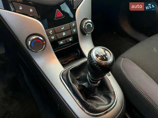 Черный Шевроле Круз, объемом двигателя 1.4 л и пробегом 172 тыс. км за 6990 $, фото 28 на Automoto.ua