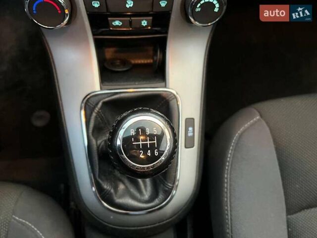 Черный Шевроле Круз, объемом двигателя 1.4 л и пробегом 172 тыс. км за 6990 $, фото 29 на Automoto.ua