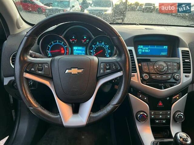 Черный Шевроле Круз, объемом двигателя 1.4 л и пробегом 172 тыс. км за 6990 $, фото 19 на Automoto.ua