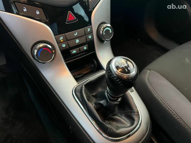 Черный Шевроле Круз, объемом двигателя 1.4 л и пробегом 172 тыс. км за 6990 $, фото 28 на Automoto.ua