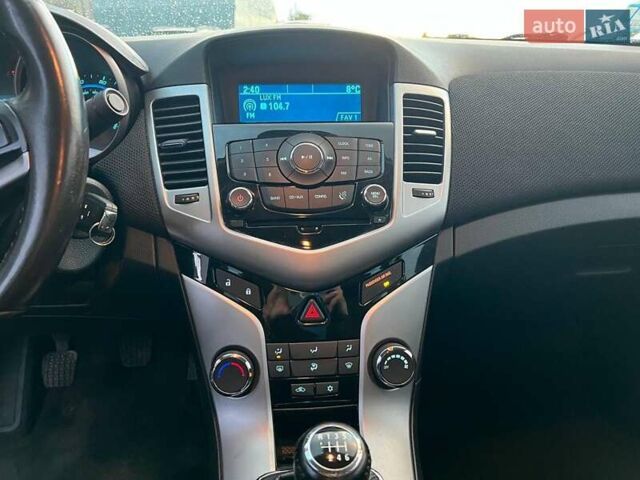 Черный Шевроле Круз, объемом двигателя 1.4 л и пробегом 172 тыс. км за 6990 $, фото 25 на Automoto.ua