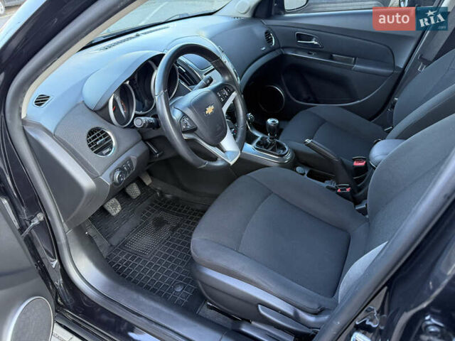 Черный Шевроле Круз, объемом двигателя 1.8 л и пробегом 85 тыс. км за 7600 $, фото 5 на Automoto.ua