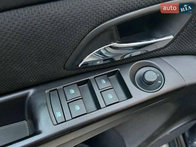 Черный Шевроле Круз, объемом двигателя 1.4 л и пробегом 172 тыс. км за 6990 $, фото 13 на Automoto.ua