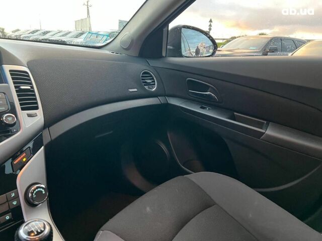 Черный Шевроле Круз, объемом двигателя 1.4 л и пробегом 172 тыс. км за 6990 $, фото 30 на Automoto.ua