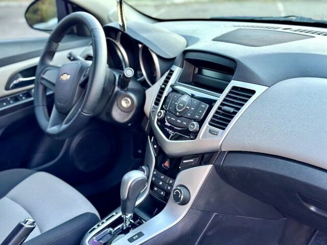 Черный Шевроле Круз, объемом двигателя 1.8 л и пробегом 185 тыс. км за 7700 $, фото 21 на Automoto.ua