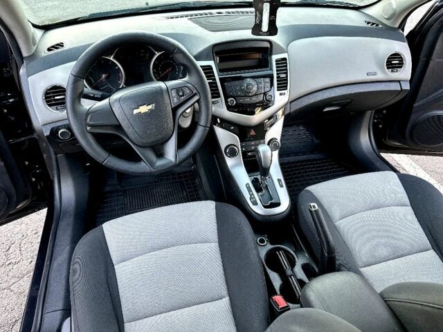 Черный Шевроле Круз, объемом двигателя 1.8 л и пробегом 185 тыс. км за 7700 $, фото 7 на Automoto.ua