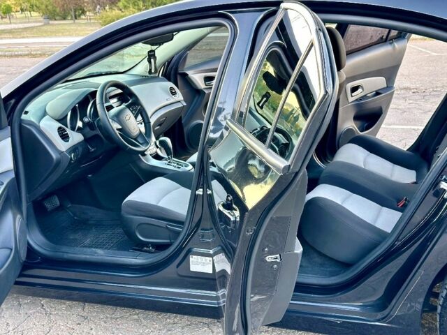 Черный Шевроле Круз, объемом двигателя 1.8 л и пробегом 185 тыс. км за 7700 $, фото 11 на Automoto.ua