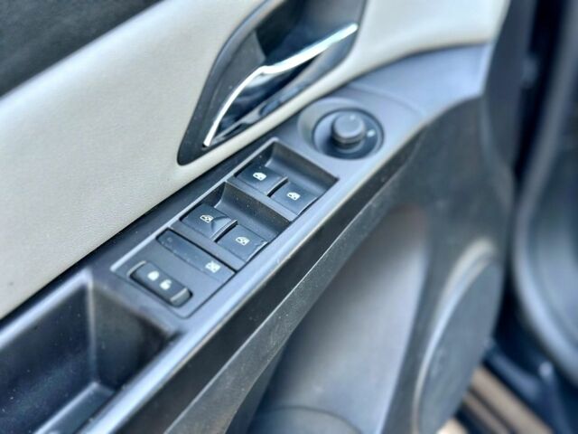 Черный Шевроле Круз, объемом двигателя 1.8 л и пробегом 185 тыс. км за 7700 $, фото 9 на Automoto.ua