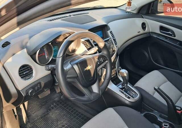 Черный Шевроле Круз, объемом двигателя 1.8 л и пробегом 208 тыс. км за 9000 $, фото 13 на Automoto.ua