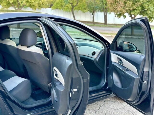 Черный Шевроле Круз, объемом двигателя 1.8 л и пробегом 185 тыс. км за 7700 $, фото 14 на Automoto.ua