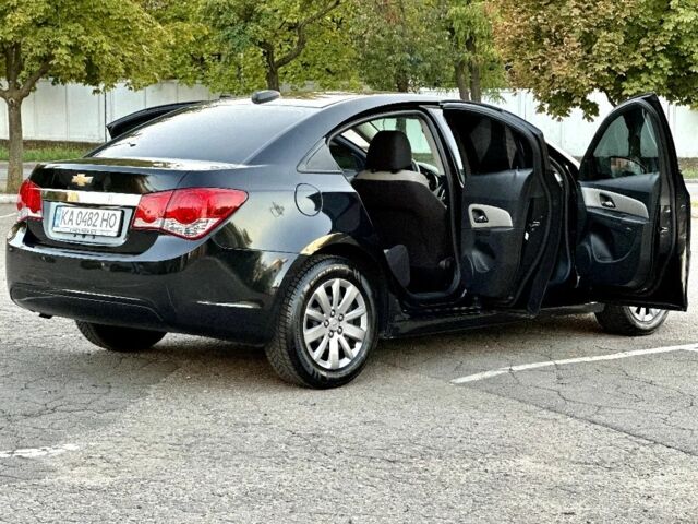 Черный Шевроле Круз, объемом двигателя 1.8 л и пробегом 185 тыс. км за 7700 $, фото 2 на Automoto.ua