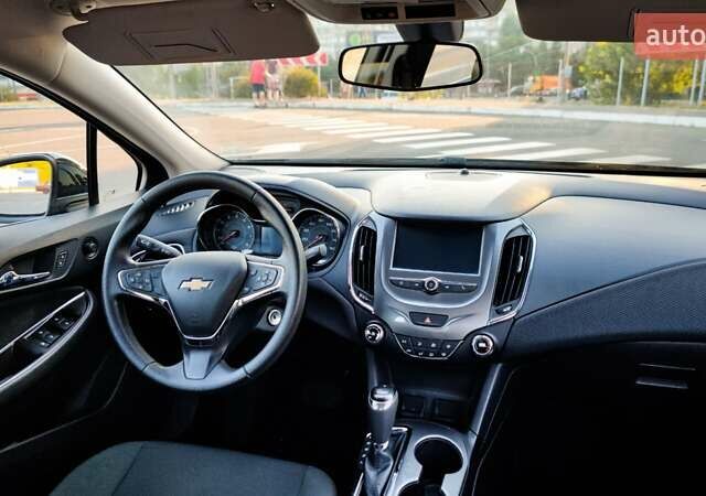 Черный Шевроле Круз, объемом двигателя 1.4 л и пробегом 99 тыс. км за 8600 $, фото 8 на Automoto.ua