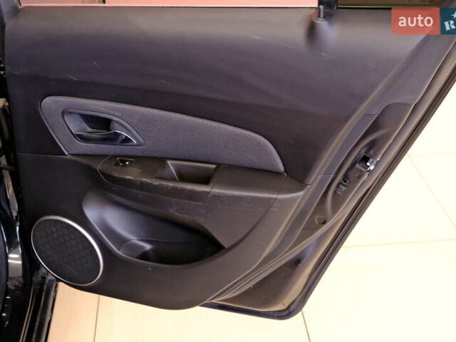 Черный Шевроле Круз, объемом двигателя 1.4 л и пробегом 65 тыс. км за 9500 $, фото 33 на Automoto.ua