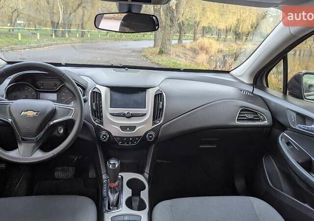 Чорний Шевроле Круз, об'ємом двигуна 1.4 л та пробігом 176 тис. км за 7990 $, фото 11 на Automoto.ua