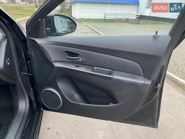 Черный Шевроле Круз, объемом двигателя 1.4 л и пробегом 230 тыс. км за 6550 $, фото 31 на Automoto.ua