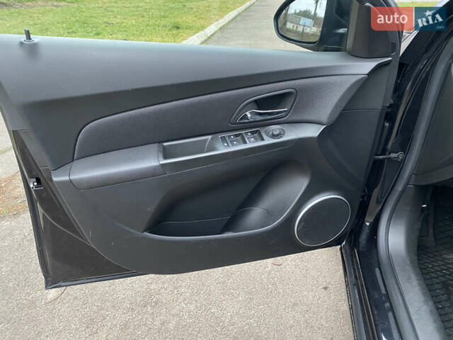 Черный Шевроле Круз, объемом двигателя 1.4 л и пробегом 230 тыс. км за 6550 $, фото 37 на Automoto.ua