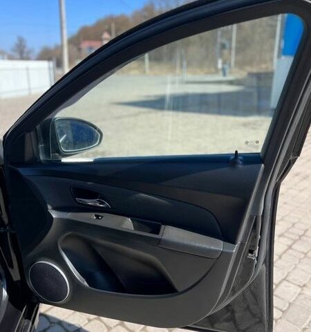 Черный Шевроле Круз, объемом двигателя 1.69 л и пробегом 160 тыс. км за 6600 $, фото 5 на Automoto.ua