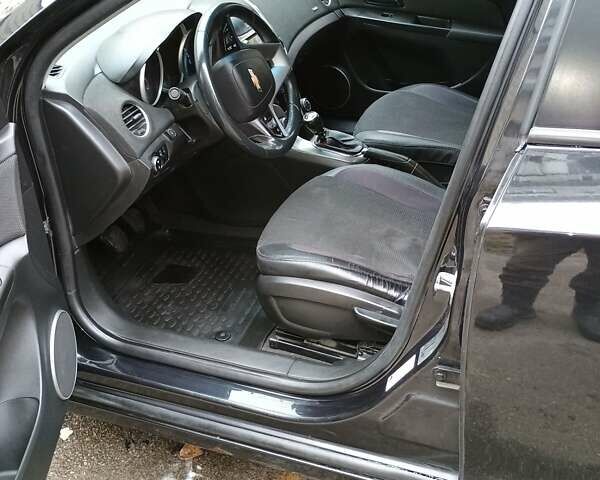 Черный Шевроле Круз, объемом двигателя 1.6 л и пробегом 187 тыс. км за 8800 $, фото 4 на Automoto.ua