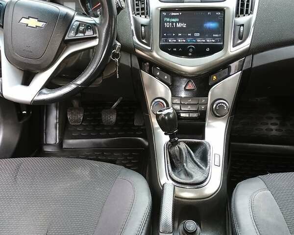 Черный Шевроле Круз, объемом двигателя 1.6 л и пробегом 187 тыс. км за 8800 $, фото 5 на Automoto.ua