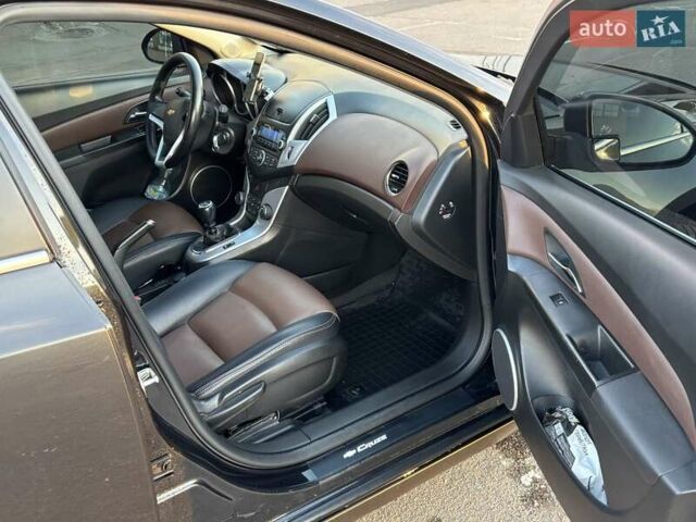 Черный Шевроле Круз, объемом двигателя 1.69 л и пробегом 208 тыс. км за 7400 $, фото 4 на Automoto.ua