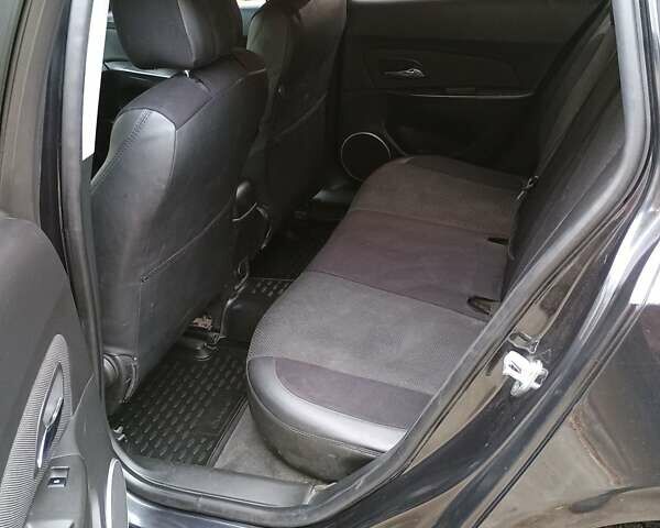 Черный Шевроле Круз, объемом двигателя 1.6 л и пробегом 187 тыс. км за 8800 $, фото 3 на Automoto.ua