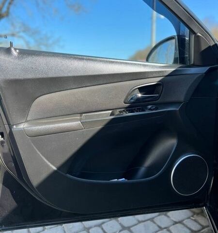 Черный Шевроле Круз, объемом двигателя 1.69 л и пробегом 160 тыс. км за 6600 $, фото 8 на Automoto.ua