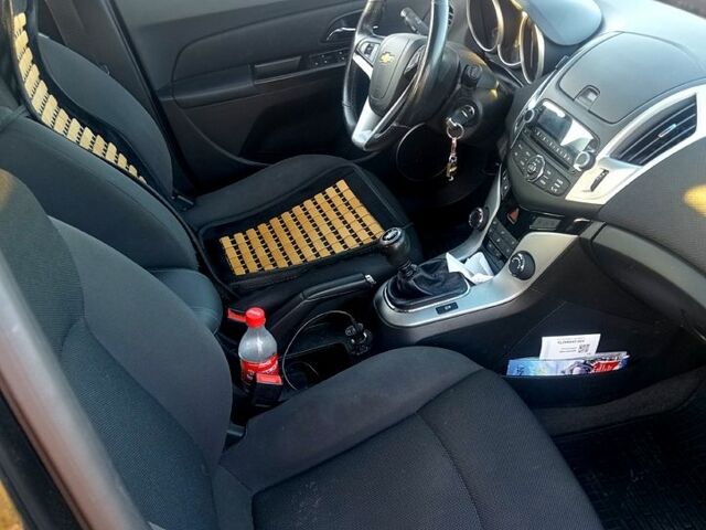 Черный Шевроле Круз, объемом двигателя 1.6 л и пробегом 118 тыс. км за 9500 $, фото 5 на Automoto.ua