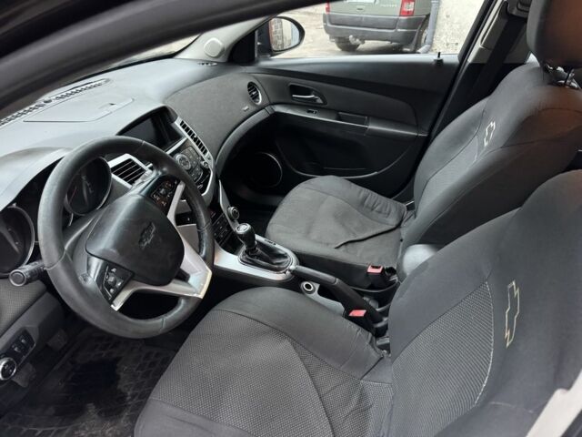 Коричневый Шевроле Круз, объемом двигателя 1.7 л и пробегом 350 тыс. км за 4500 $, фото 12 на Automoto.ua