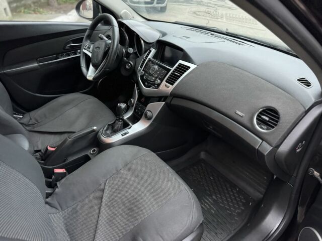 Коричневый Шевроле Круз, объемом двигателя 1.7 л и пробегом 350 тыс. км за 4500 $, фото 10 на Automoto.ua