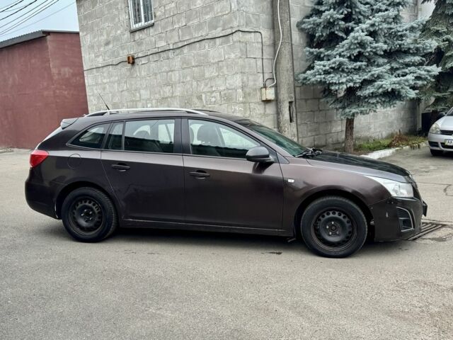 Коричневый Шевроле Круз, объемом двигателя 1.7 л и пробегом 350 тыс. км за 4500 $, фото 3 на Automoto.ua