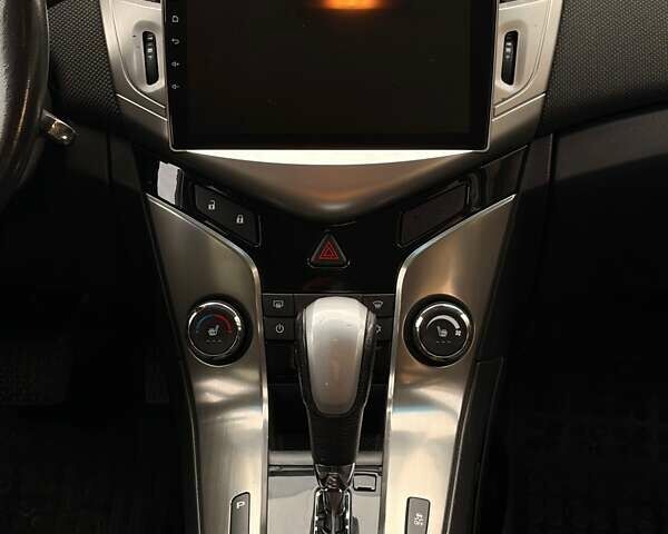 Червоний Шевроле Круз, об'ємом двигуна 1.8 л та пробігом 135 тис. км за 7550 $, фото 26 на Automoto.ua