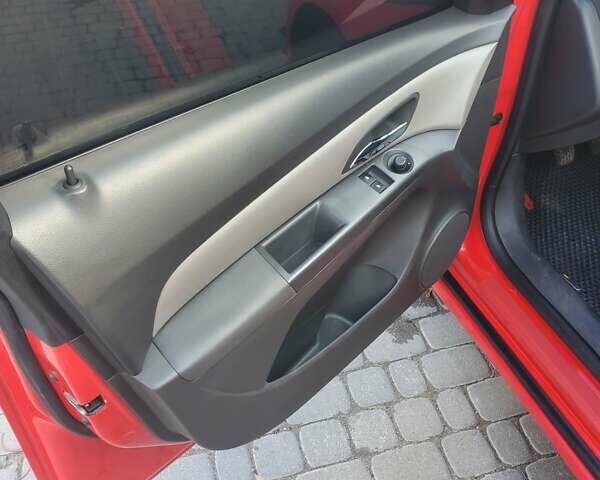 Червоний Шевроле Круз, об'ємом двигуна 1.6 л та пробігом 240 тис. км за 6300 $, фото 19 на Automoto.ua