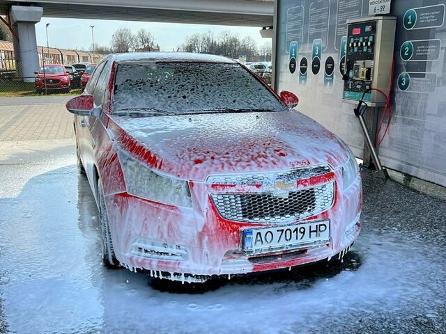 Красный Шевроле Круз, объемом двигателя 1.6 л и пробегом 180 тыс. км за 4500 $, фото 1 на Automoto.ua